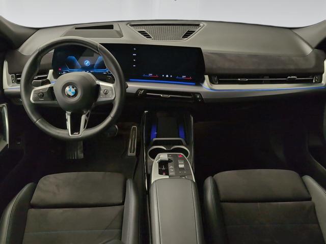 BMW X2 sDrive20i color Negro. Año 2024. 125KW(170CV). Gasolina. En concesionario Automotor Premium Viso - Málaga de Málaga