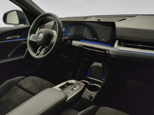 BMW X2 sDrive20i color Negro. Año 2024. 125KW(170CV). Gasolina. En concesionario Automotor Premium Viso - Málaga de Málaga