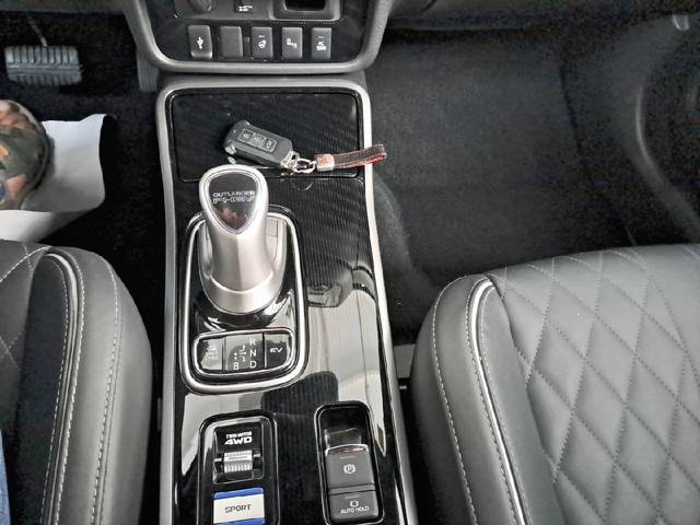 Mitsubishi Outlander 2.4 PHEV Kaiteki 4WD Auto 165 kW (224 CV)