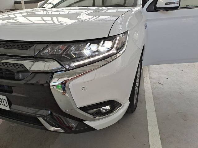 Mitsubishi Outlander 2.4 PHEV Kaiteki 4WD Auto 165 kW (224 CV)