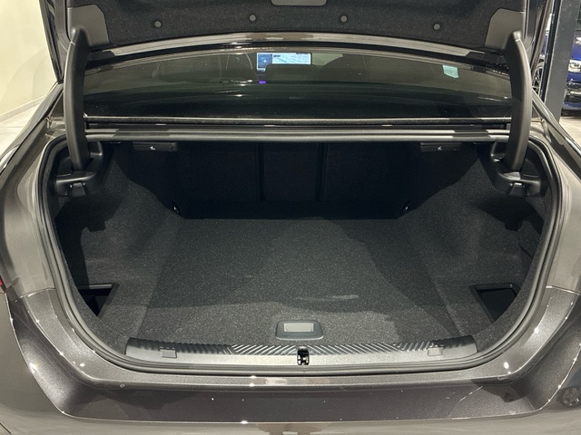 BMW i5 M60 color Gris. Año 2025. 442KW(601CV). Eléctrico. En concesionario BMW Marcos Automoción de Valencia