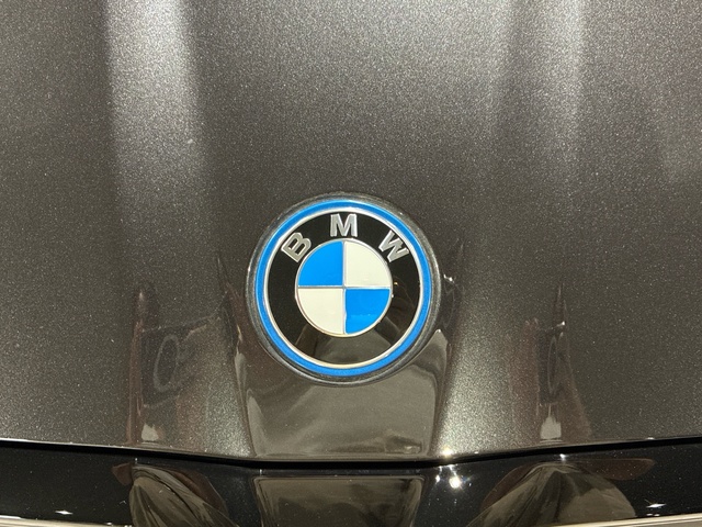 BMW i5 M60 color Gris. Año 2025. 442KW(601CV). Eléctrico. En concesionario BMW Marcos Automoción de Valencia