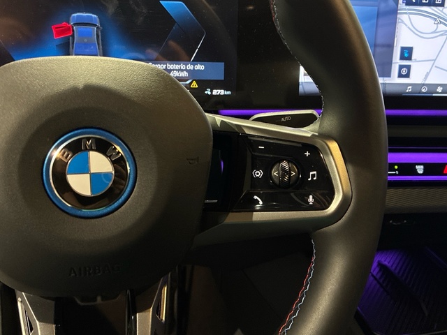 BMW i5 M60 color Gris. Año 2025. 442KW(601CV). Eléctrico. En concesionario BMW Marcos Automoción de Valencia