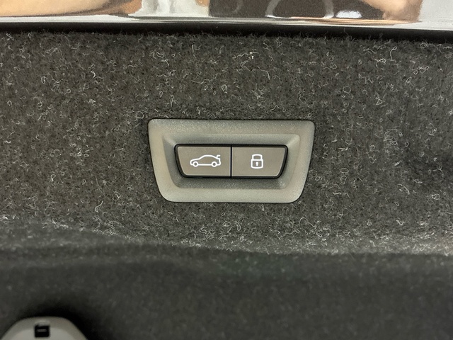 BMW i5 M60 color Gris. Año 2025. 442KW(601CV). Eléctrico. En concesionario BMW Marcos Automoción de Valencia