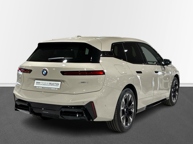 BMW iX xDrive60 color Gris. Año 2025. 400KW(544CV). Eléctrico. En concesionario BMW Marcos Automoción de Valencia