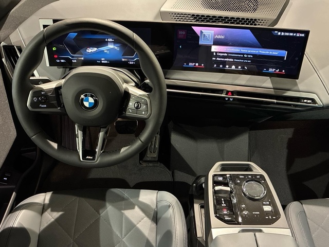 BMW iX xDrive60 color Gris. Año 2025. 400KW(544CV). Eléctrico. En concesionario BMW Marcos Automoción de Valencia