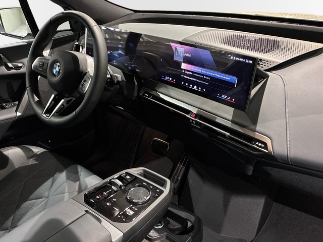 BMW iX xDrive60 color Gris. Año 2025. 400KW(544CV). Eléctrico. En concesionario BMW Marcos Automoción de Valencia