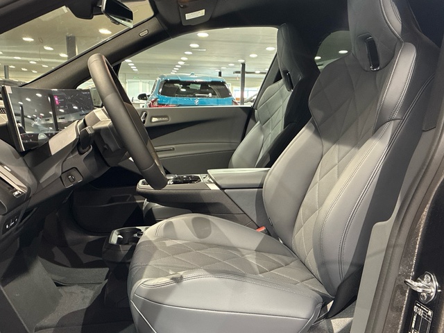 BMW iX xDrive60 color Gris. Año 2025. 400KW(544CV). Eléctrico. En concesionario BMW Marcos Automoción de Valencia