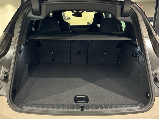 BMW iX xDrive60 color Gris. Año 2025. 400KW(544CV). Eléctrico. En concesionario BMW Marcos Automoción de Valencia