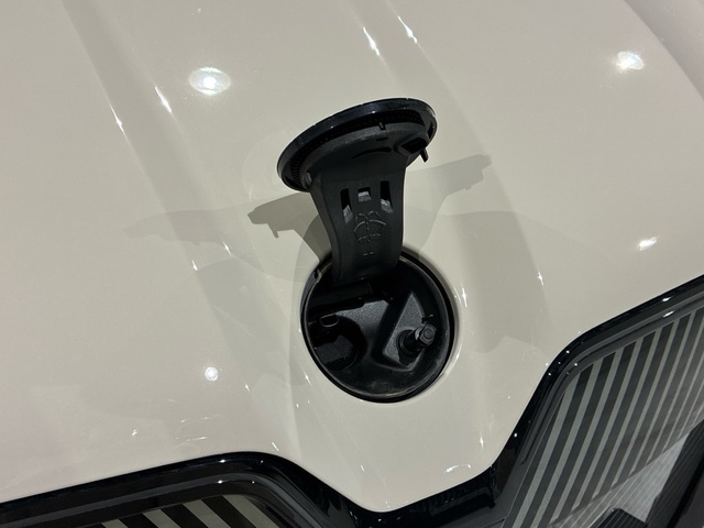 BMW iX xDrive60 color Gris. Año 2025. 400KW(544CV). Eléctrico. En concesionario BMW Marcos Automoción de Valencia