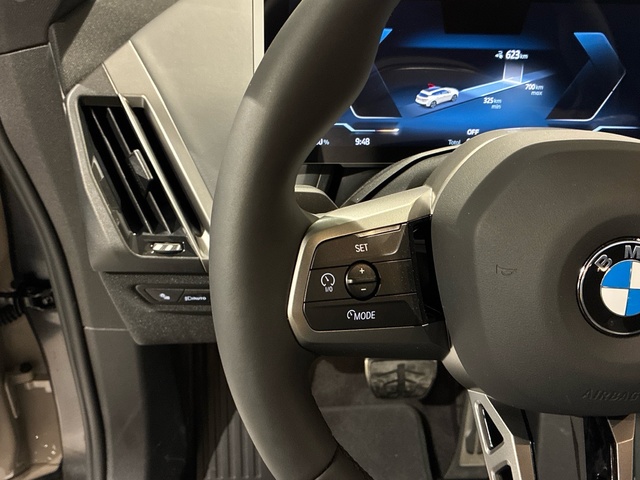 BMW iX xDrive60 color Gris. Año 2025. 400KW(544CV). Eléctrico. En concesionario BMW Marcos Automoción de Valencia