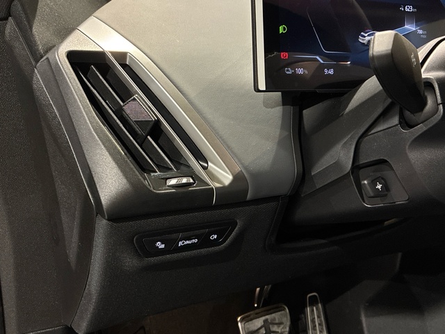 BMW iX xDrive60 color Gris. Año 2025. 400KW(544CV). Eléctrico. En concesionario BMW Marcos Automoción de Valencia