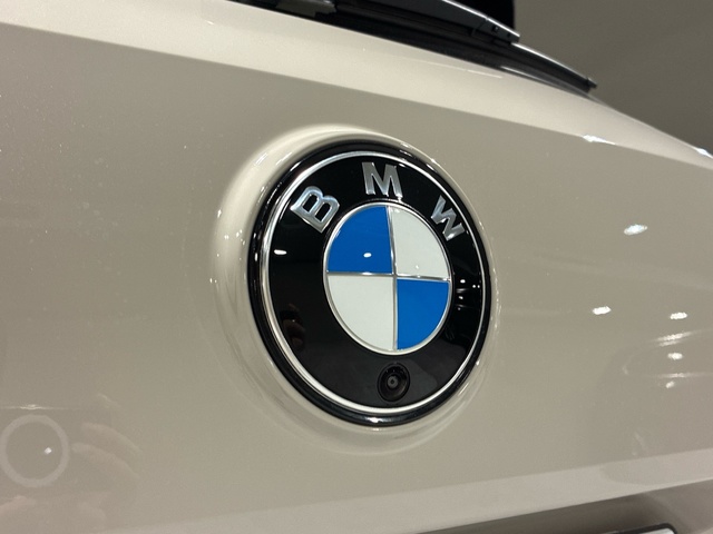 BMW iX xDrive60 color Gris. Año 2025. 400KW(544CV). Eléctrico. En concesionario BMW Marcos Automoción de Valencia