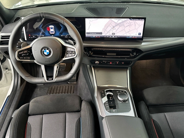 BMW Serie 3 318d Touring color Blanco. Año 2025. 110KW(150CV). Diésel. En concesionario Triocar Gijón (Bmw y Mini) de Asturias
