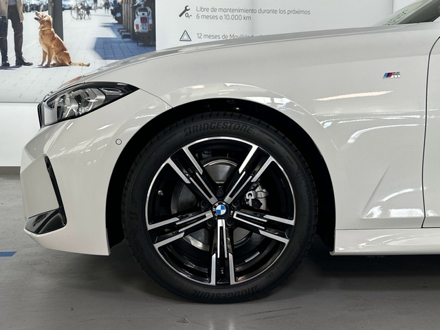 BMW Serie 3 318d Touring color Blanco. Año 2025. 110KW(150CV). Diésel. En concesionario Triocar Gijón (Bmw y Mini) de Asturias