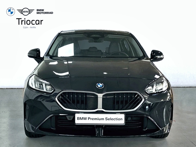 BMW Serie 1 118d color Negro. Año 2025. 110KW(150CV). Diésel. En concesionario Triocar Gijón (Bmw y Mini) de Asturias