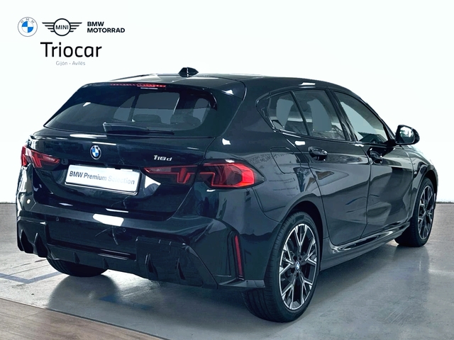 BMW Serie 1 118d color Negro. Año 2025. 110KW(150CV). Diésel. En concesionario Triocar Gijón (Bmw y Mini) de Asturias