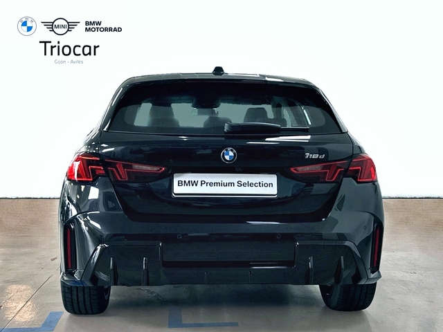 BMW Serie 1 118d color Negro. Año 2025. 110KW(150CV). Diésel. En concesionario Triocar Gijón (Bmw y Mini) de Asturias