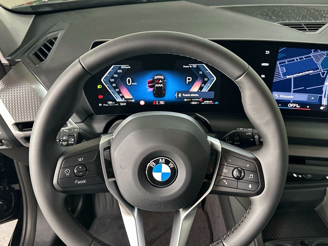 BMW Serie 1 118d color Negro. Año 2025. 110KW(150CV). Diésel. En concesionario Triocar Gijón (Bmw y Mini) de Asturias