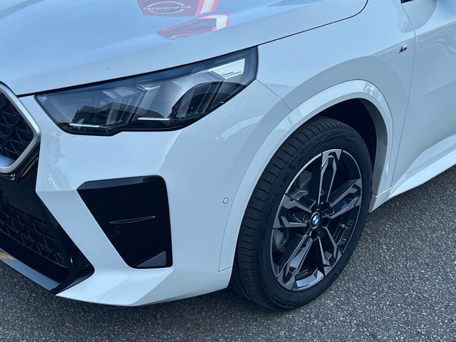 BMW X2 sDrive18d color Blanco. Año 2025. 110KW(150CV). Diésel. En concesionario Triocar Avilés (Bmw y Mini) de Asturias