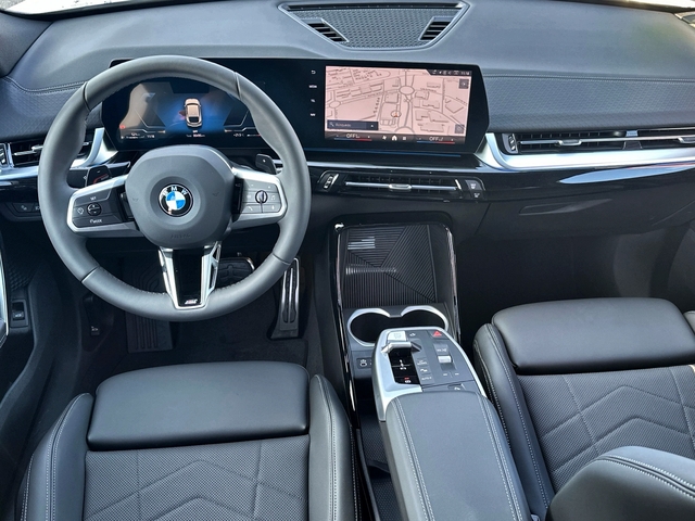 BMW X2 sDrive18d color Blanco. Año 2025. 110KW(150CV). Diésel. En concesionario Triocar Avilés (Bmw y Mini) de Asturias