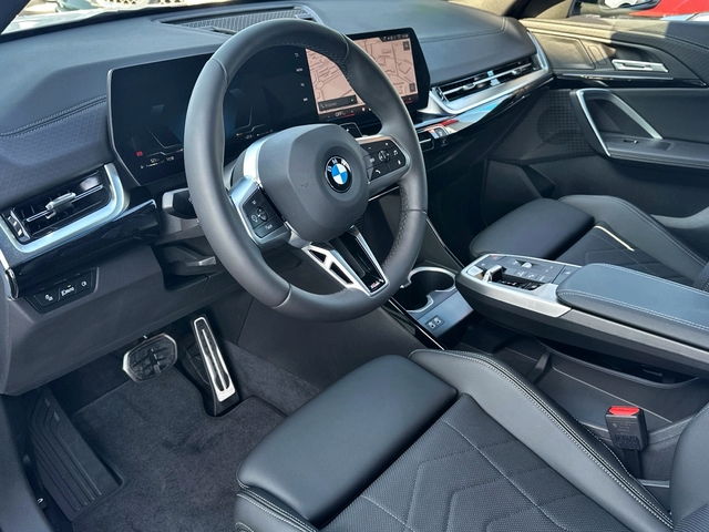 BMW X2 sDrive18d color Blanco. Año 2025. 110KW(150CV). Diésel. En concesionario Triocar Avilés (Bmw y Mini) de Asturias