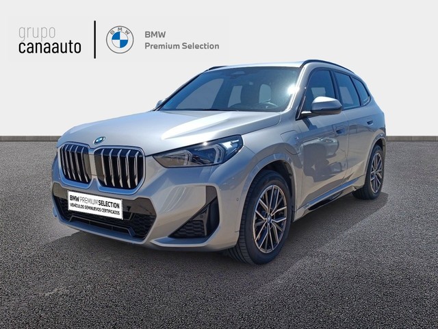 BMW X1 xDrive30e color Gris Plata. Año 2024. 240KW(326CV). Híbrido Electro/Gasolina. En concesionario TACO de Sta. C. Tenerife