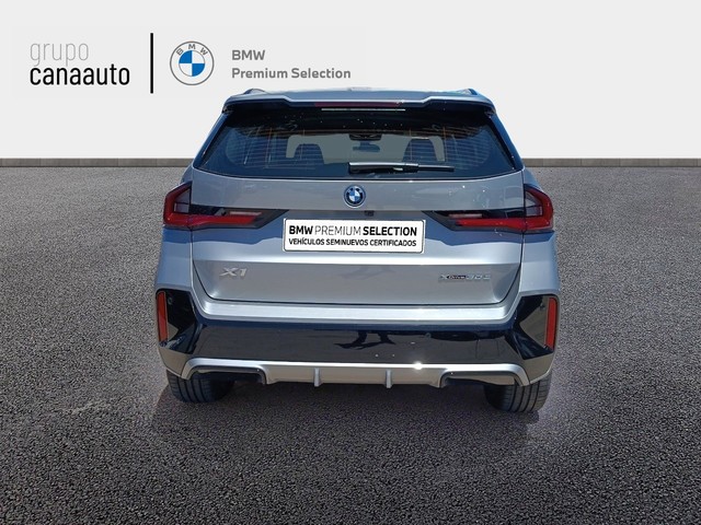 BMW X1 xDrive30e color Gris Plata. Año 2024. 240KW(326CV). Híbrido Electro/Gasolina. En concesionario TACO de Sta. C. Tenerife
