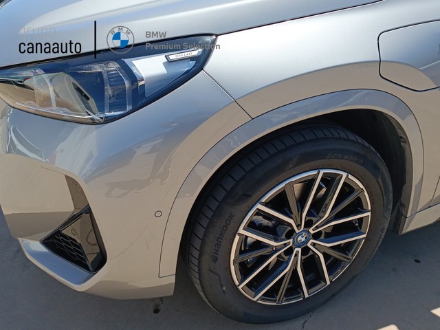BMW X1 xDrive30e color Gris Plata. Año 2024. 240KW(326CV). Híbrido Electro/Gasolina. En concesionario TACO de Sta. C. Tenerife