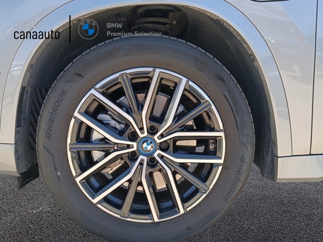 BMW X1 xDrive30e color Gris Plata. Año 2024. 240KW(326CV). Híbrido Electro/Gasolina. En concesionario TACO de Sta. C. Tenerife