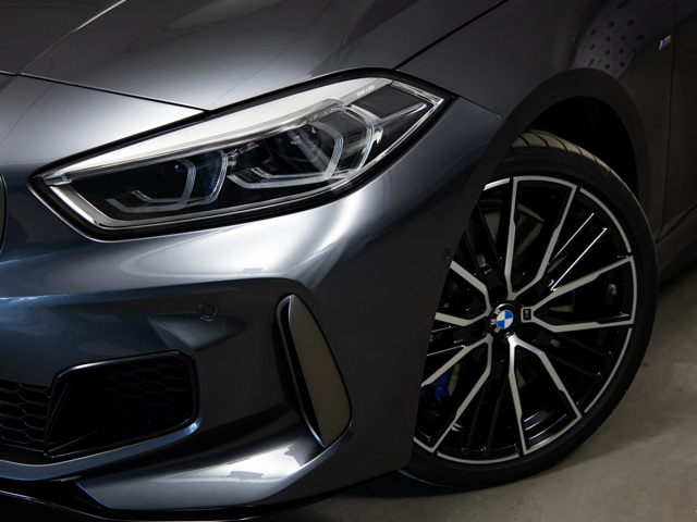 BMW Serie 1 M135i color Gris. Año 2021. 225KW(306CV). Gasolina. En concesionario BMW Fuenteolid Valladolid de Valladolid