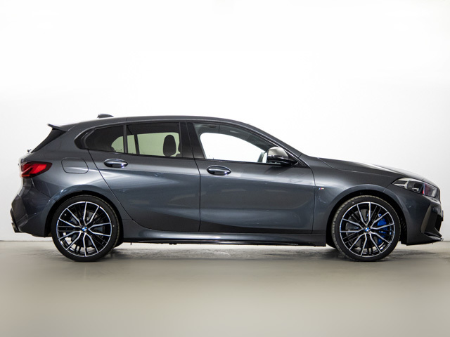 BMW Serie 1 M135i color Gris. Año 2021. 225KW(306CV). Gasolina. En concesionario BMW Fuenteolid Valladolid de Valladolid