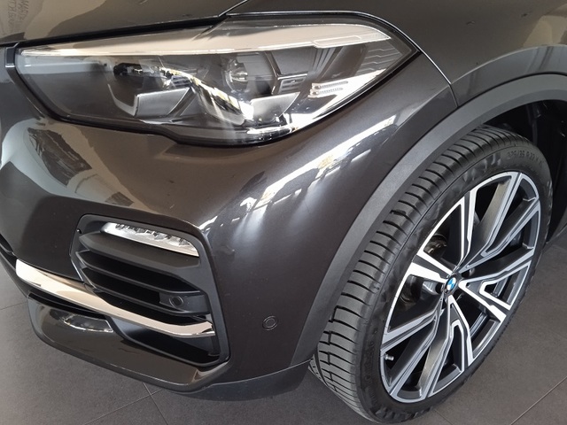 BMW X5 xDrive30d color Gris oscuro. Año 2021. 210KW(286CV). Diésel. En concesionario ALBAMOCION CIUDAD REAL de Ciudad Real