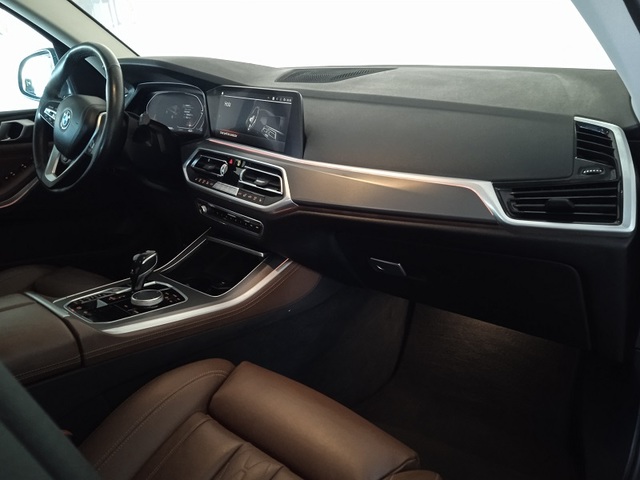 BMW X5 xDrive30d color Gris oscuro. Año 2021. 210KW(286CV). Diésel. En concesionario ALBAMOCION CIUDAD REAL de Ciudad Real