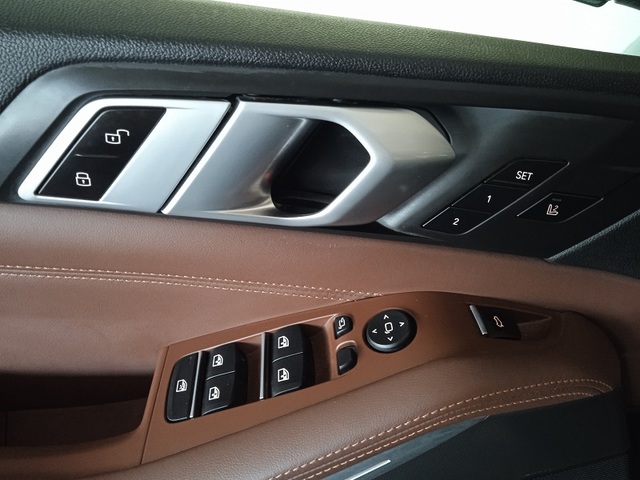 BMW X5 xDrive30d color Gris oscuro. Año 2021. 210KW(286CV). Diésel. En concesionario ALBAMOCION CIUDAD REAL de Ciudad Real