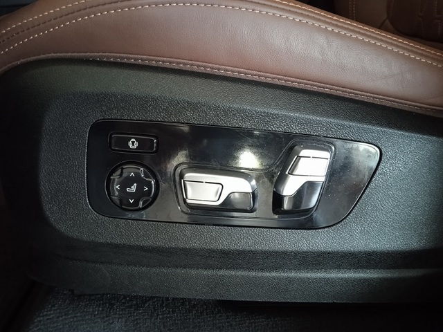 BMW X5 xDrive30d color Gris oscuro. Año 2021. 210KW(286CV). Diésel. En concesionario ALBAMOCION CIUDAD REAL de Ciudad Real