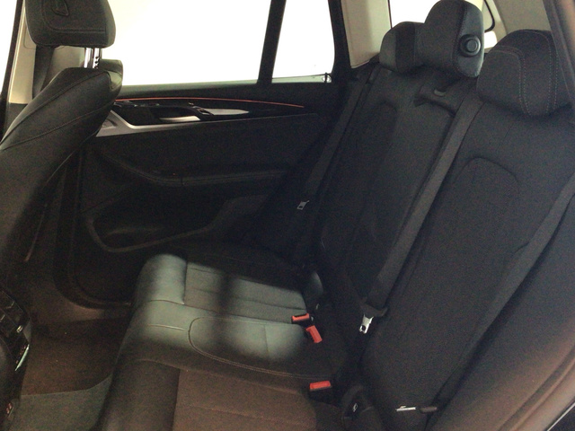 BMW X3 xDrive20d color Negro. Año 2021. 140KW(190CV). Diésel. En concesionario BYmyCAR Madrid - Algete de Madrid