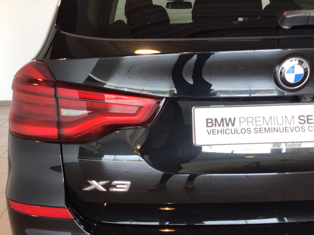 BMW X3 xDrive20d color Negro. Año 2021. 140KW(190CV). Diésel. En concesionario BYmyCAR Madrid - Algete de Madrid