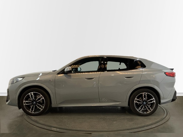 BMW iX2 xDrive30 color Gris. Año 2024. 230KW(313CV). Eléctrico. En concesionario Proa Premium Palma de Illes Balears
