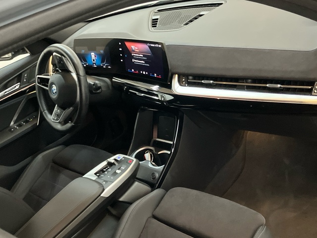 BMW iX2 xDrive30 color Gris. Año 2024. 230KW(313CV). Eléctrico. En concesionario Proa Premium Palma de Illes Balears