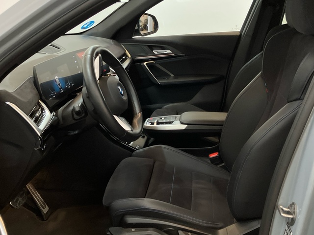 BMW iX2 xDrive30 color Gris. Año 2024. 230KW(313CV). Eléctrico. En concesionario Proa Premium Palma de Illes Balears
