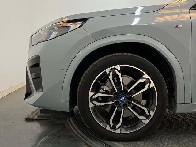 BMW iX2 xDrive30 color Gris. Año 2024. 230KW(313CV). Eléctrico. En concesionario Proa Premium Palma de Illes Balears