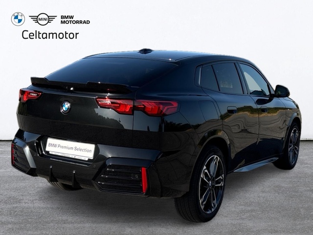 BMW X2 sDrive20i color Negro. Año 2025. 125KW(170CV). Gasolina. En concesionario Celtamotor Caldas Reis de Pontevedra