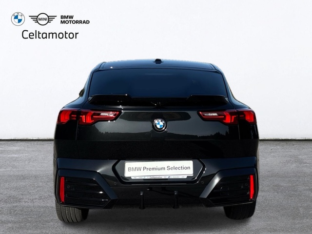 BMW X2 sDrive20i color Negro. Año 2025. 125KW(170CV). Gasolina. En concesionario Celtamotor Caldas Reis de Pontevedra