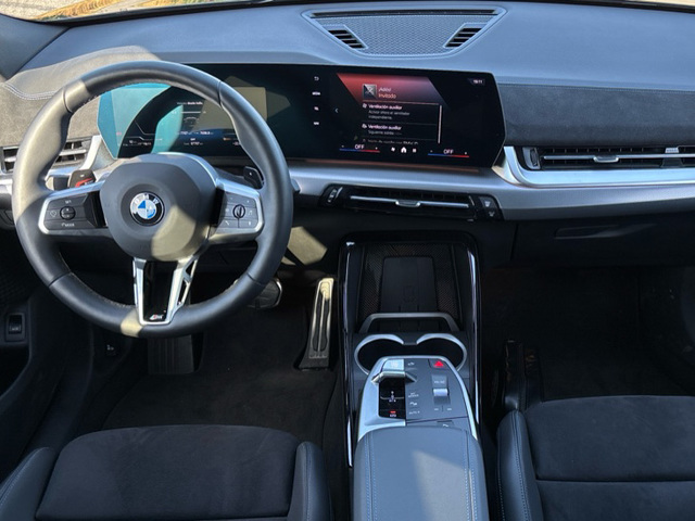 BMW X2 sDrive20i color Negro. Año 2025. 125KW(170CV). Gasolina. En concesionario Celtamotor Caldas Reis de Pontevedra