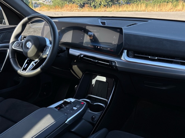 BMW X2 sDrive20i color Negro. Año 2025. 125KW(170CV). Gasolina. En concesionario Celtamotor Caldas Reis de Pontevedra