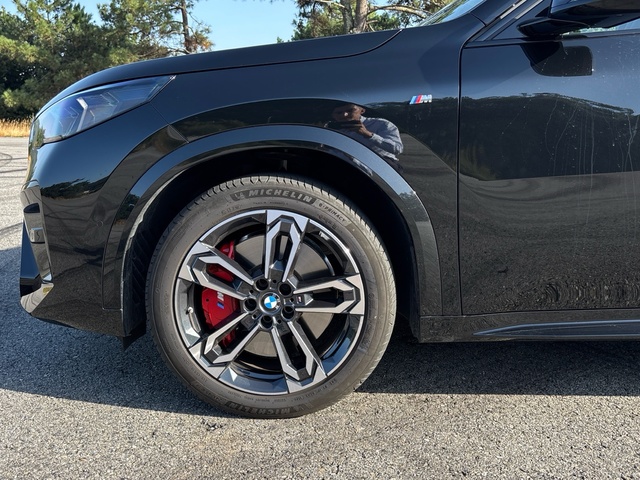 BMW X2 sDrive20i color Negro. Año 2025. 125KW(170CV). Gasolina. En concesionario Celtamotor Caldas Reis de Pontevedra