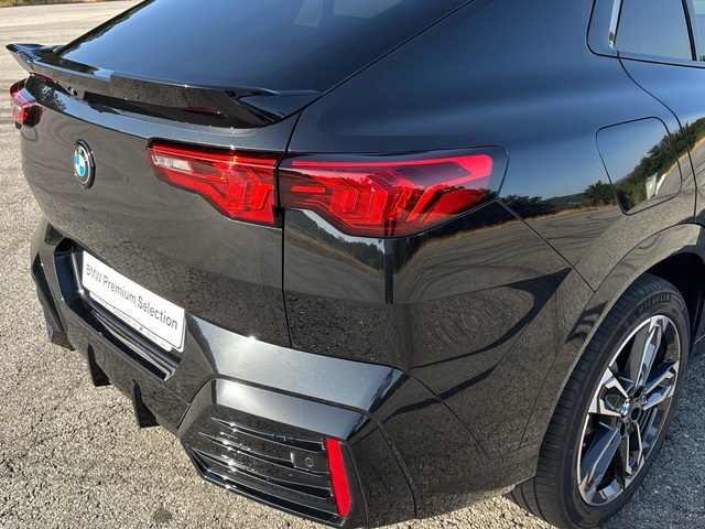 BMW X2 sDrive20i color Negro. Año 2025. 125KW(170CV). Gasolina. En concesionario Celtamotor Caldas Reis de Pontevedra