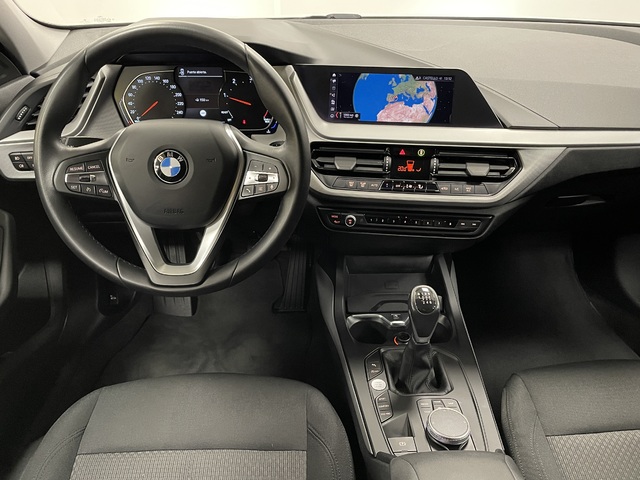 BMW Serie 1 116d color Blanco. Año 2021. 85KW(116CV). Diésel. En concesionario Maberauto de Castellón