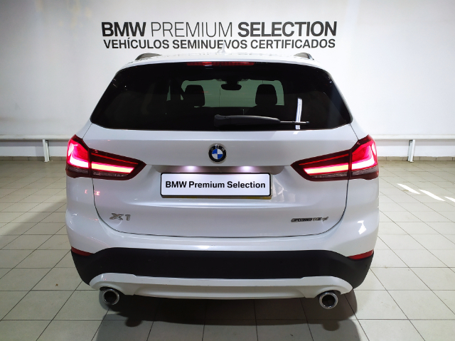 BMW X1 sDrive18d color Blanco. Año 2022. 110KW(150CV). Diésel. En concesionario Hispamovil, Orihuela de Alicante